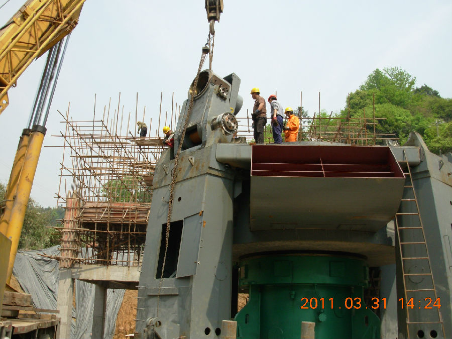 立磨機安裝現(xiàn)場